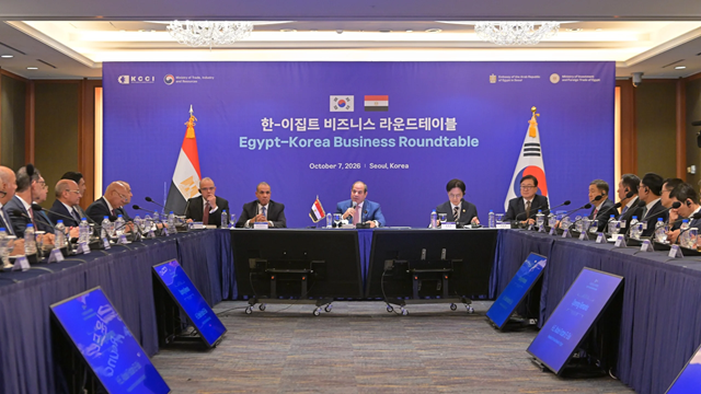 South Korean business leaders attend the roundtable with President El-Sisi
