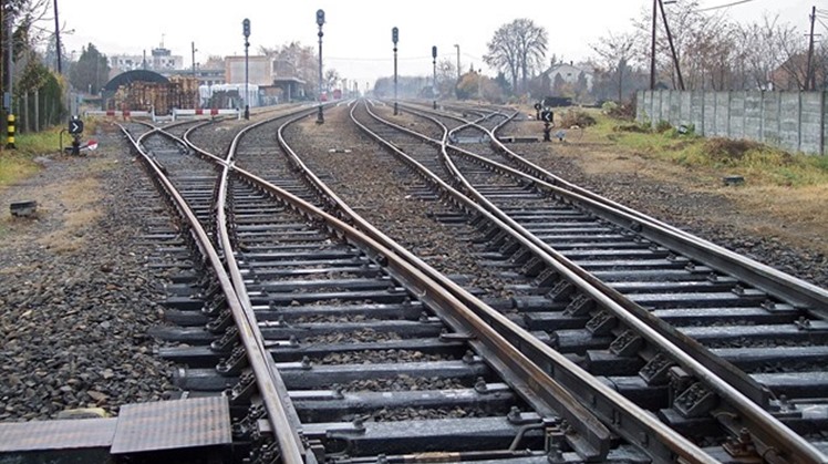 Egypt's Ministry of Transport, in partnership with the private sector, has commenced on 12 railway projects that the ministry plans to implement starting next year.