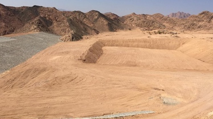 Egypt's Ministry of Housing, Utilities and Urban Communities has announced that it has finished the construction of a dam and an artificial lake to protect Wadi El-Bayda area in Dahab, South Sinai from floods.
