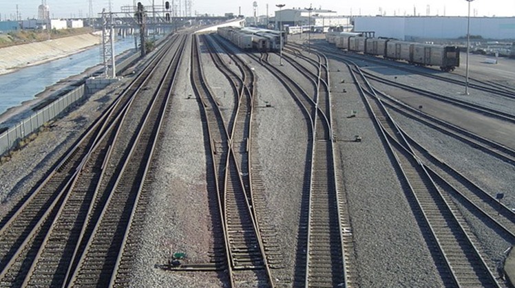 Railway line October 24, 2006 – Wikimedia Commons
