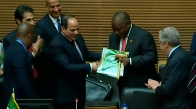  Egyptian President Abdel Fattah el-Sisi on Sunday handed over the presidency of the African Union to South Africa for a year, during his participation at the 33rd African Union Summit in the Ethiopian capital of Addis Ababa.