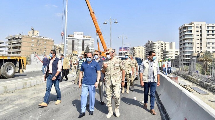 Egypt’s President Abdel Fattah El Sisi on Wednesday has inspected construction work in some road and bridge projects in eastern Cairo