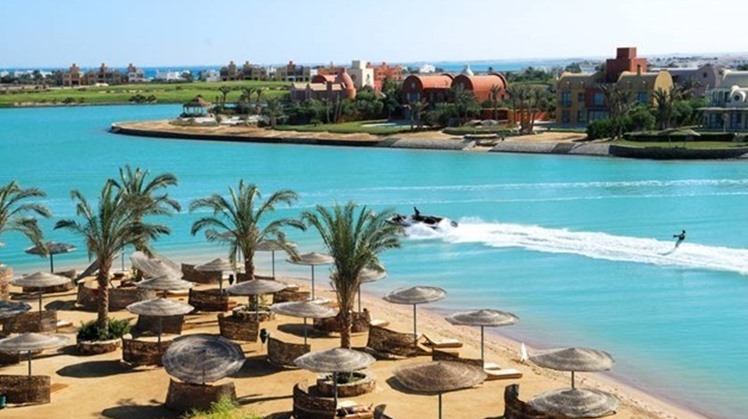 After the resumption of domestic tourism late in May, Egyptian hotels and resorts are getting ready to receive foreign tourists in July as international flights will gradually recommenceon July 1.