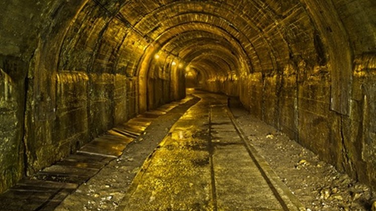 Egypt discovered new goldmine in the Eastern Desert, with reserves estimated at more than one million ounces of gold, according to Minister of Petroleum Tarek el-Molla.