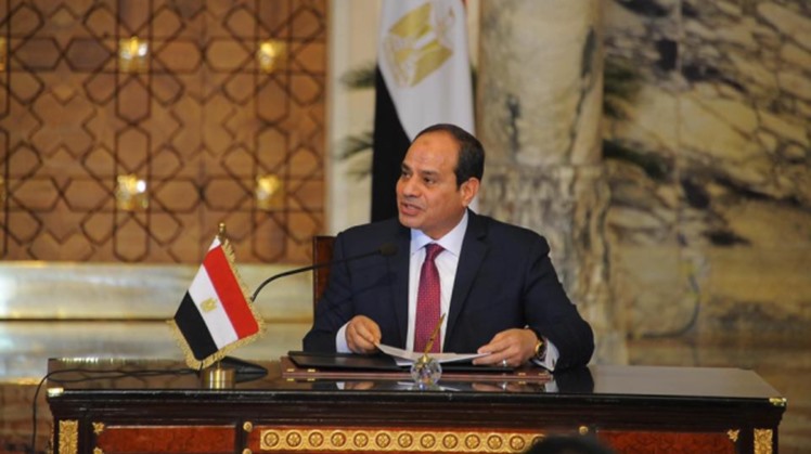 Egypt's President Abdel Fattah El Sisi directed Sunday to ease procedures for obtaining and licensing units at industrial complexes dedicated for small- and medium-sized enterprises.