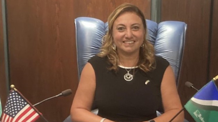 Egypt's Minister of Immigration Nabila Makram praised on Sunday Egyptian national Mary Alexander as the first Egyptian to be strongly nominated for the position of mayor of Bolingbrook suburb in Chicago, United States.