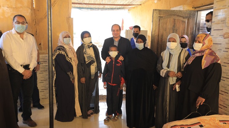 President Abdel Fattah El-Sisi on Thursday morning visited West Aswan village, which has been affected by heavy floods last week, said Presidential Spokesperson Bassam Radi in a statement.