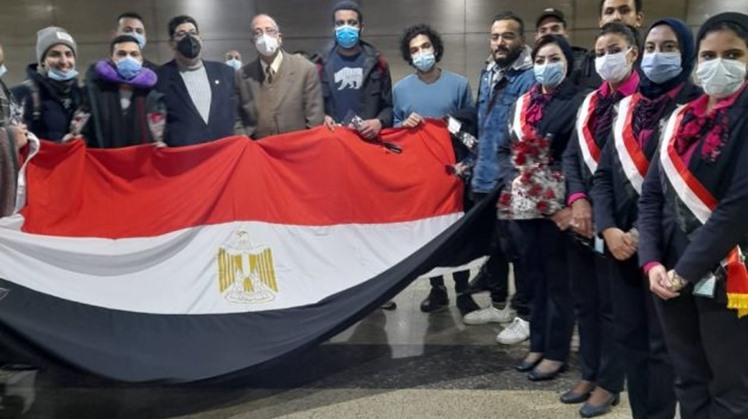 Cairo receives 1st Egyptian flight from Romania to repatriate expats from Ukraine