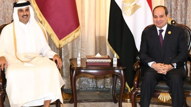 Sisi discusses various crisis in a phone call from Qatari emir