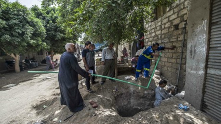 File Photo: Egyptian men install water pipes in the village of al-Jendaya, in the Bani Mazar province, in the Minya governorate some 200km south of Cairo (AFP)
