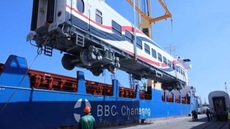 Egyptian transport minister Kamel el Wazir went Saturday to Alexandria to celebrate the arrival of the fifth batch which consists of  30 train engines supplied by General Electric and transported by sea.