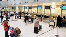 Egypt's Minister of Emigration and Egyptian Expatriate Affairs Nabila Makram called on Egyptian nationals who want to travel back to their work in Kuwait or any other country to postpone travel until countries that have suspended all travel lift their res