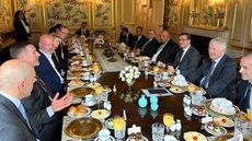 Egypt's FM meets representatives of UK business community, funding institutions
