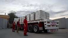Egypt dispatches 32nd humanitarian aid convoy to besieged Gaza Strip